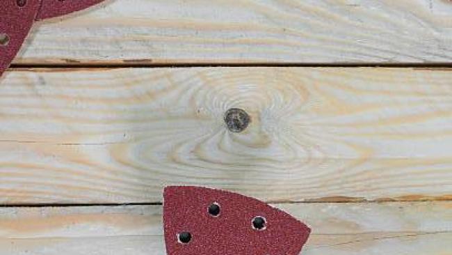 Comment décaper un chalet en bois ? Conseil STMB Construction