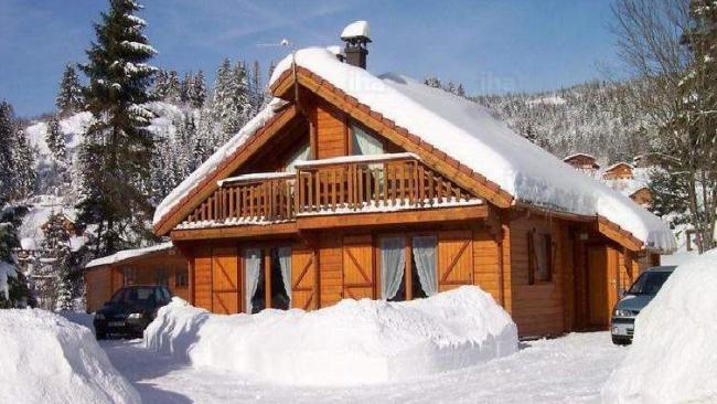 Chalet rustique, le logis de camping par excellence - STMB Construction